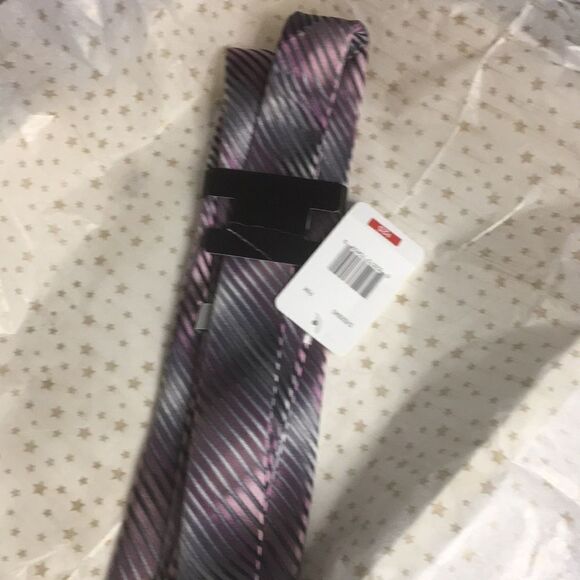 Van Heusen silk tie - Picture 1 of 3